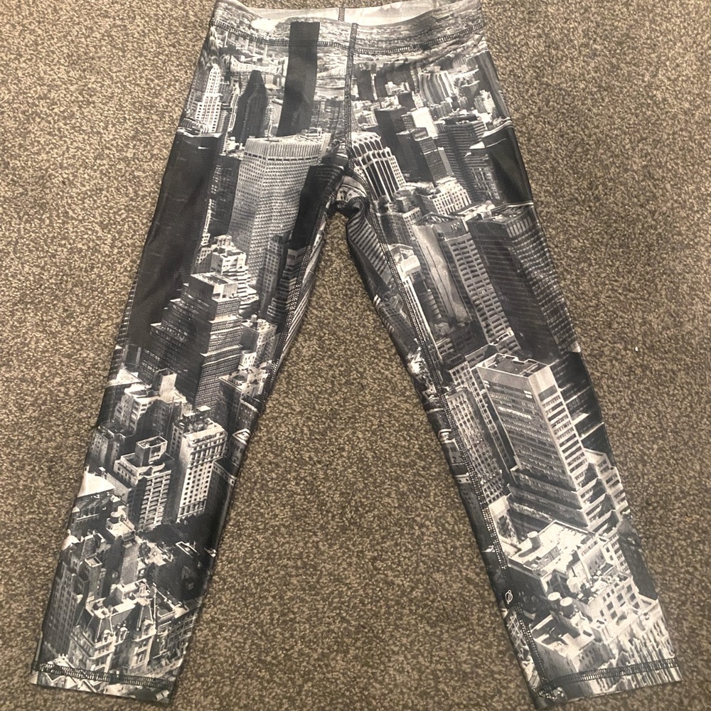 Terez Cityscape Mid Calf Leggings Size Medium